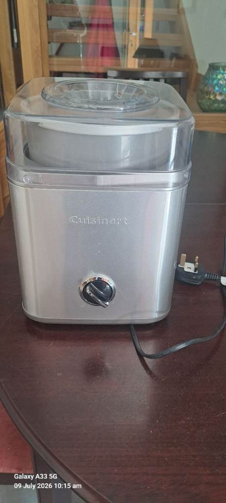 Cuisinart deluxe ice cream maker