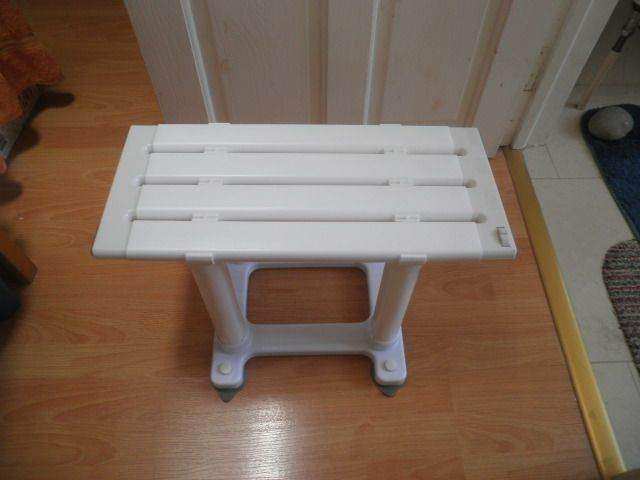 Medeci Plastic Bath Seat Slatted & Adjustable 12 inch - Brand New