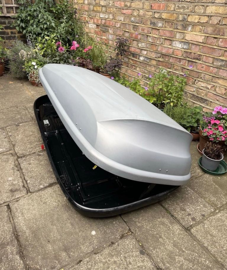 Halfords roof box 580L huge XXL with clamps  and key £160 bargain