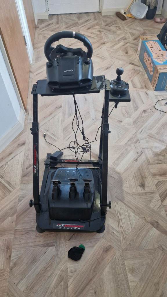 Logitech G920 Driving Force Racing Wheel & Pedals with Stand