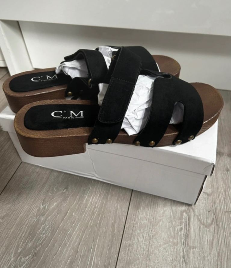 C'M Paris Black Flat Sandals Size 39 – Brand New