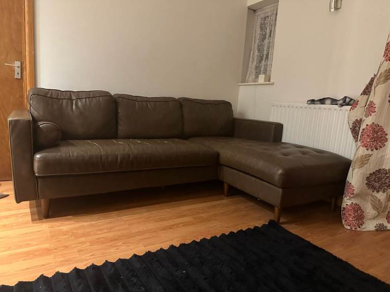 *REDUCED* Brown Corner Sofa – Good Condition (Priced to Sell)