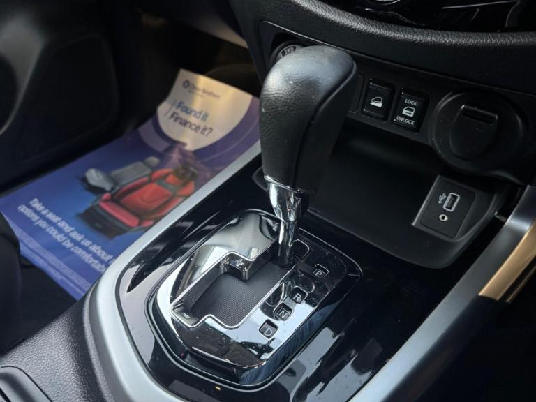  Nissan Navara 2.3 dCi N-Guard Auto 4WD Euro 6 4dr Diesel Automatic