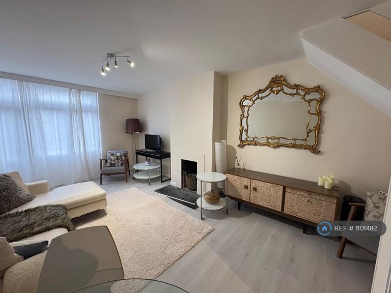 4 bedroom flat in Stambourne House, London, SW8 (4 bed) (#1101482)