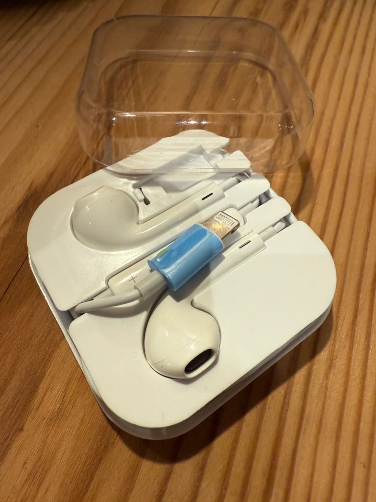 Original brand new Apple earphone