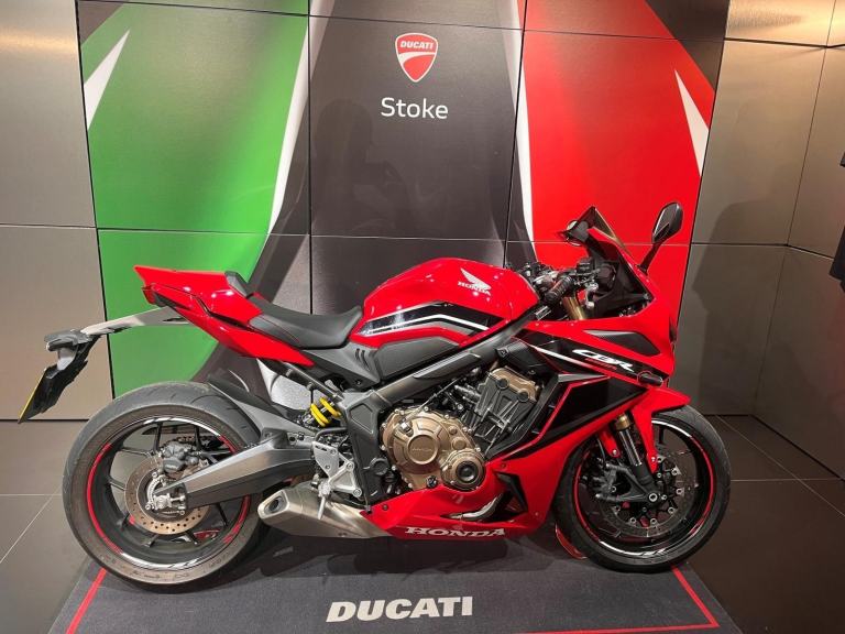 HONDA CBR 650 R CBR650 2022 LOW MILEAGE ONE OWNER PERFECT !