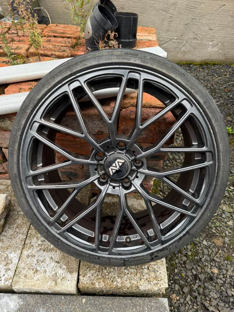 Wheel rims for sale would suite BMW 