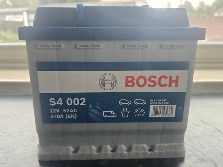 New Bosch S4 002 12v 52Ah 470A Car Battery