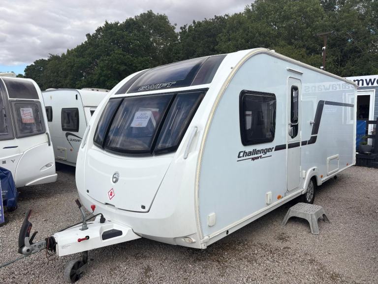 SWIFT CHALLENGER SPORT 584 - FIXED ISLAND BED CARAVAN + REAR WASHROOM  