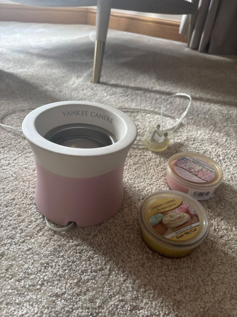 Yankee candle electric wax burner 