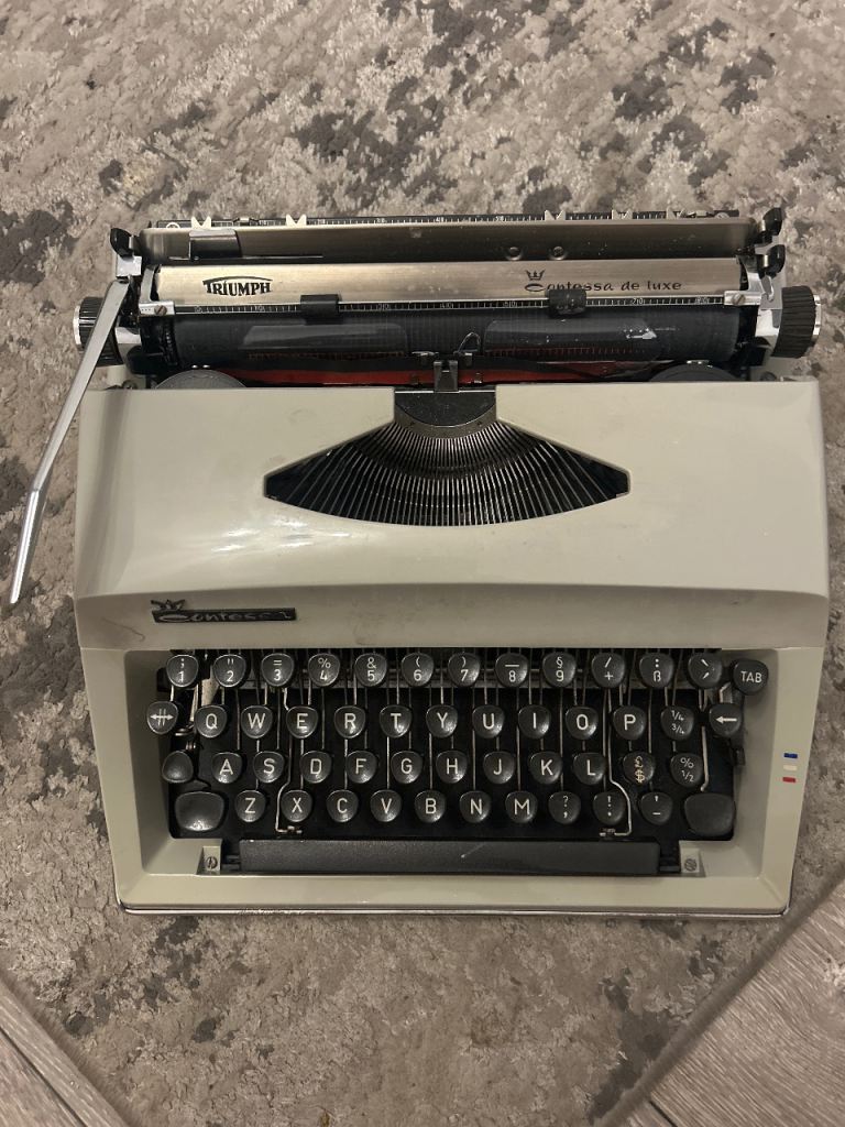 Triumph Tippa S Typewriter – Vintage, Good Condition