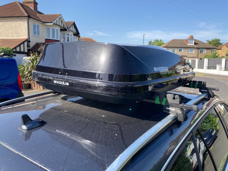 Car roof box 