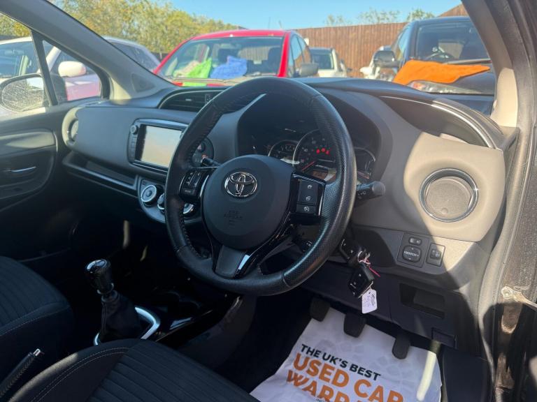 2016 Toyota Yaris 1.33 Dual VVT-i Design Euro 6 5dr HATCHBACK Petrol Manual