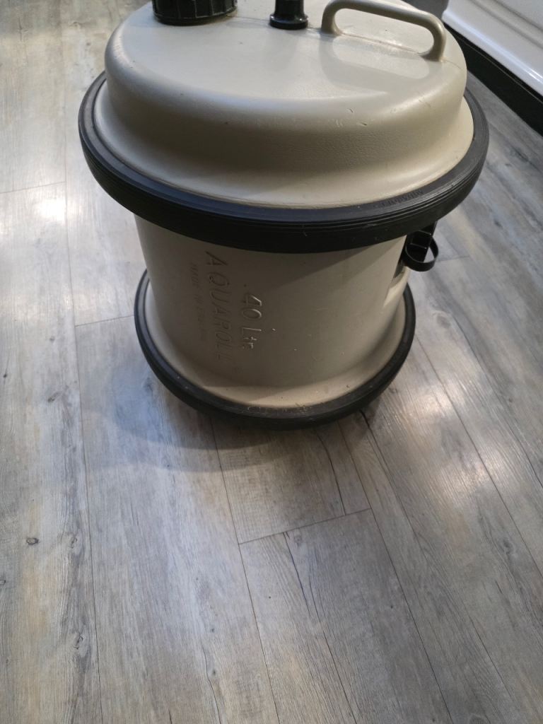Aqua roll 40L Water Barrel with handle