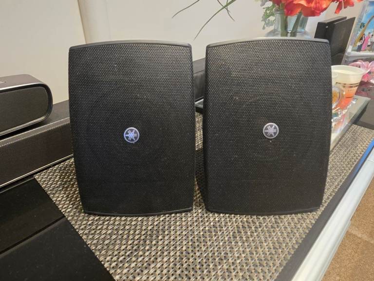 Yamaha VXS3F Surface Mount Speakers (Black / Pair) + Wall Brackets