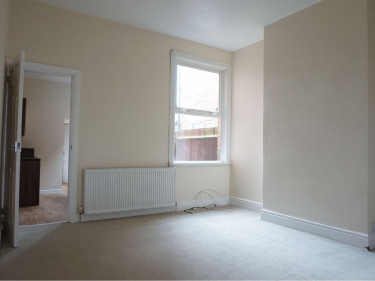 3 bed 1 bath mid terraced house on a popular road in Birmingham 