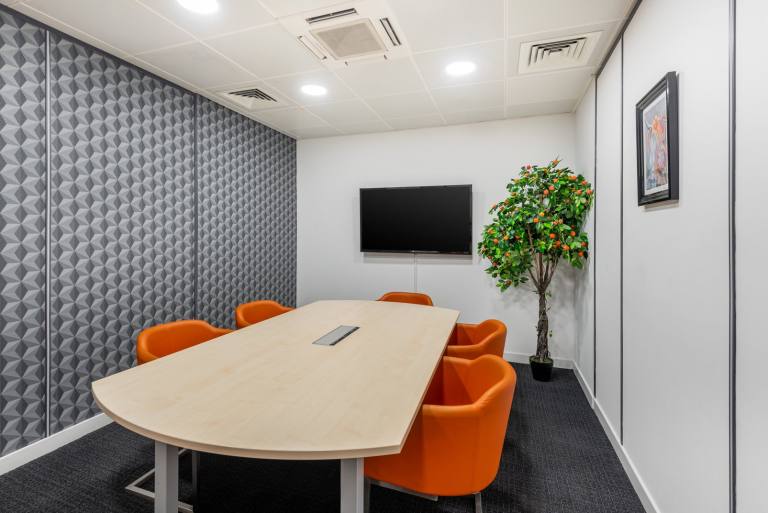 Edinburgh - EH2 2ER \ Customisable Office Space for Up to 10 Desks