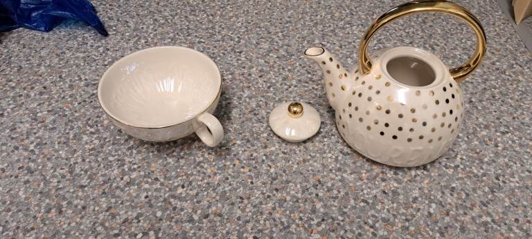 Cup and teapot ..