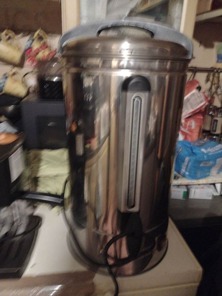 Stainless Steel Hot Water Urn / Boiler – Good Condition