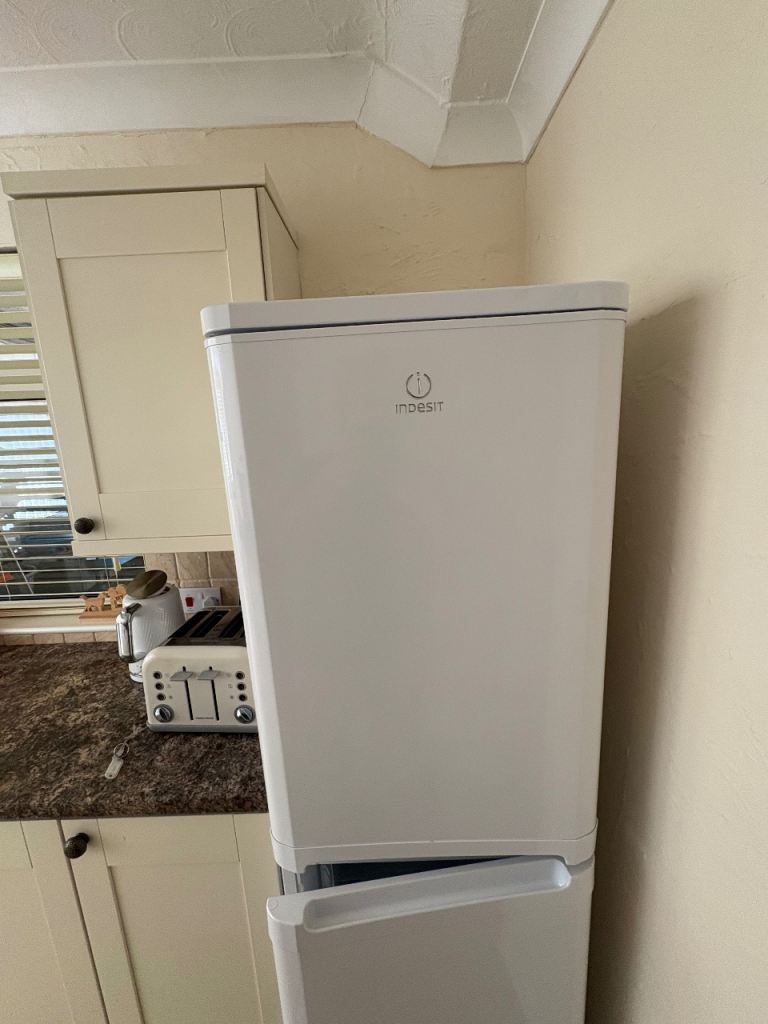 Fridge freezer 