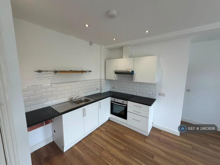 2 bedroom flat in Victoria Street, Crewe, CW1 (2 bed) (#2983826)