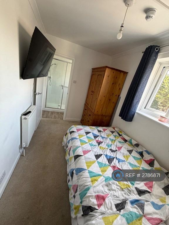 1 bedroom in Landon Court, Gosport, PO12 (#2786871)