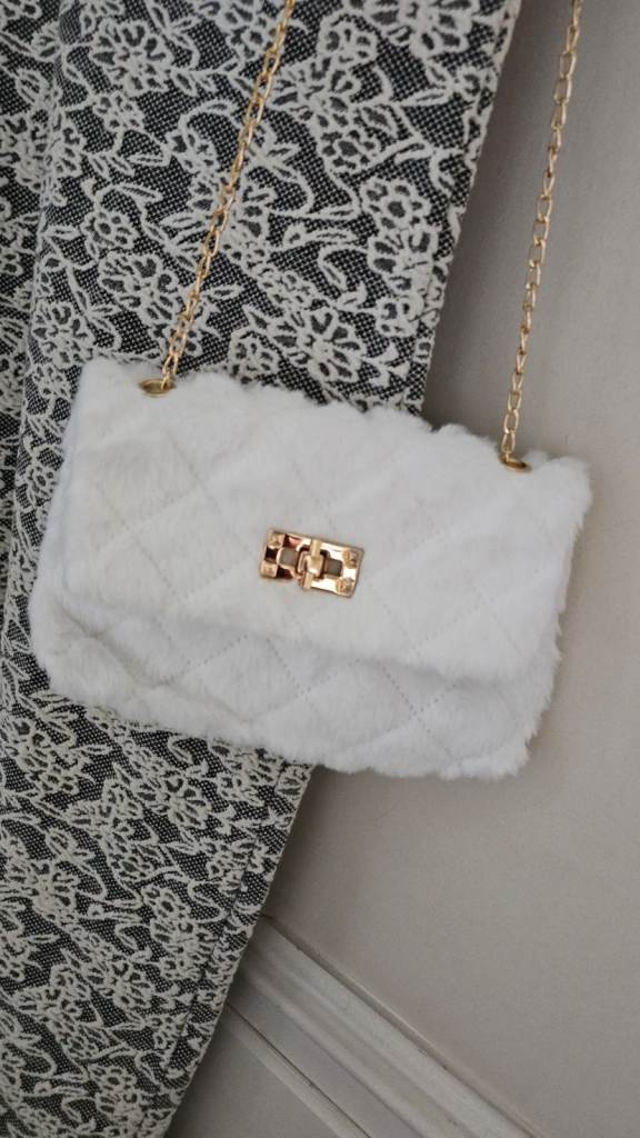 image for Beautiful white shoulder / clutch bag