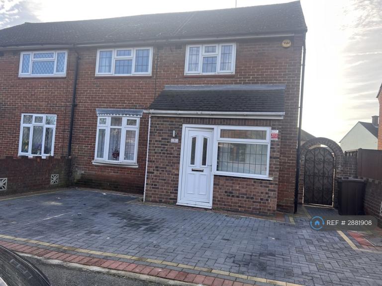 3 bedroom house in Gatehope Drive, South Ockendon, RM15 (3 bed) (#2881908)