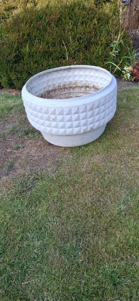  Garden Planter - White Plastic, Fair  Condition