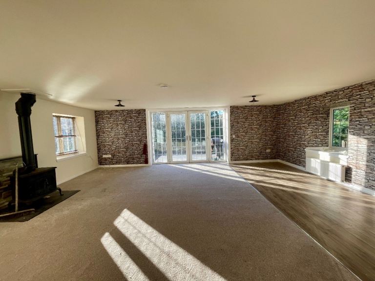 Three Bedroom, two bathroom country house