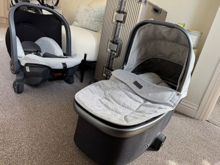 Oyster 3 Full Stroller Pram Travel System with Car Seat