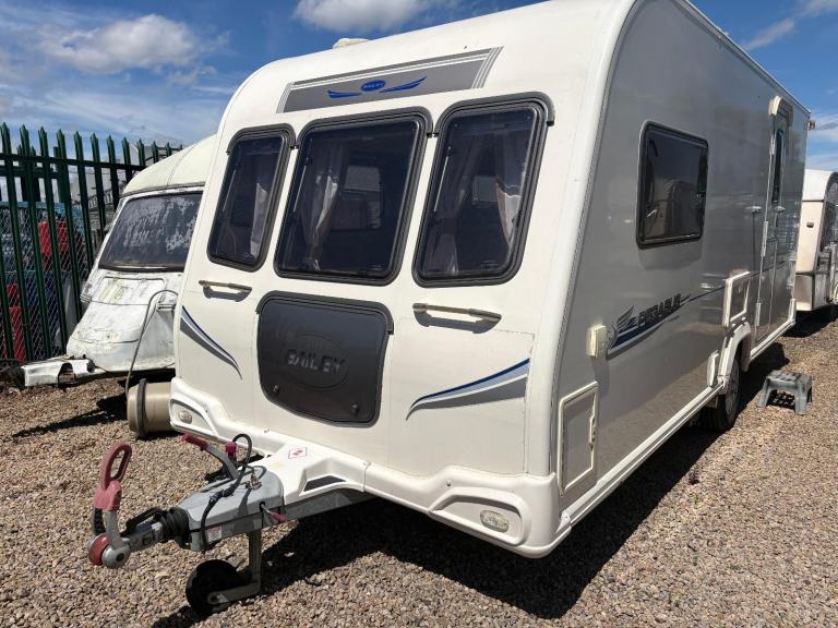 BAILEY PEGASUS 462 - 2 BERTH CARAVAN WITH END WASHROOM + MOTORMOVER