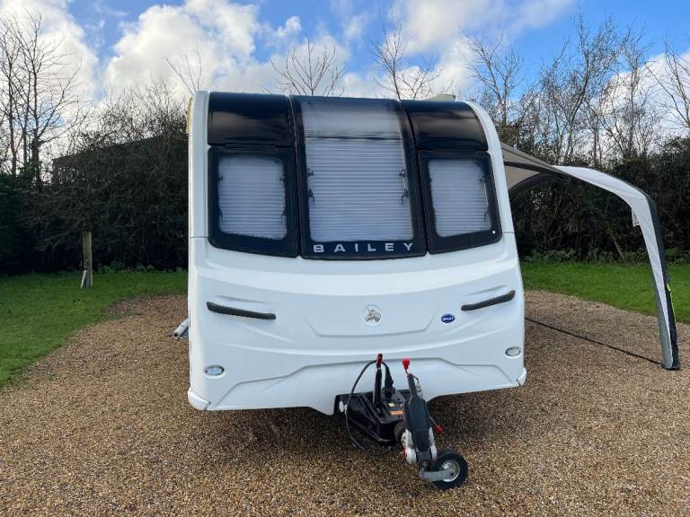 2018 BAILEY UNICORN CADIZ 4 BERTH CARAVAN