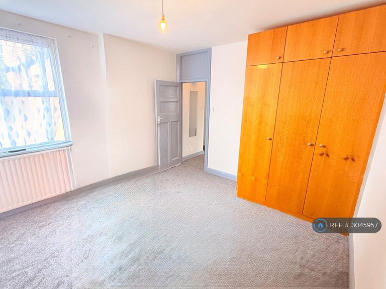 3 bedroom flat in Belton Road, London, NW2 (3 bed) (#3045957)