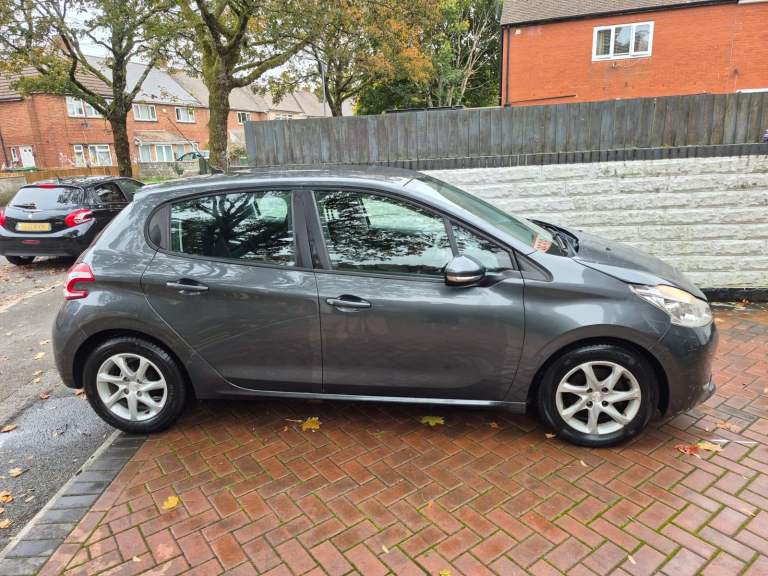 Peugeot, 208, Hatchback, 2014, Manual, 1199 (cc), 5 doors