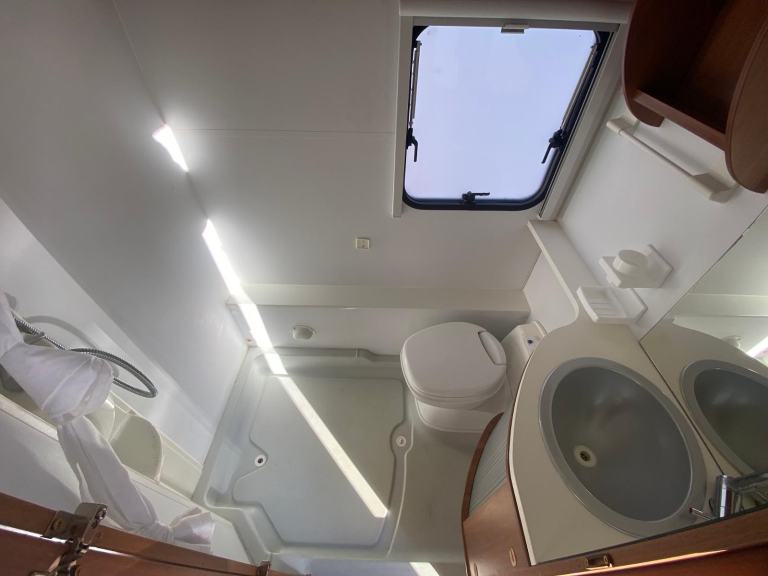 ADRIA SPORTLINE DT - 2015 - 6 BERTH - FIXED BUNKS - GREAT CONDITION 