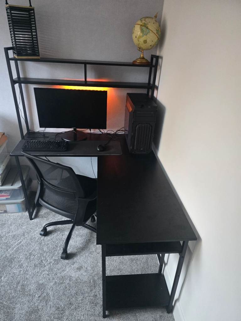Corner computer desk