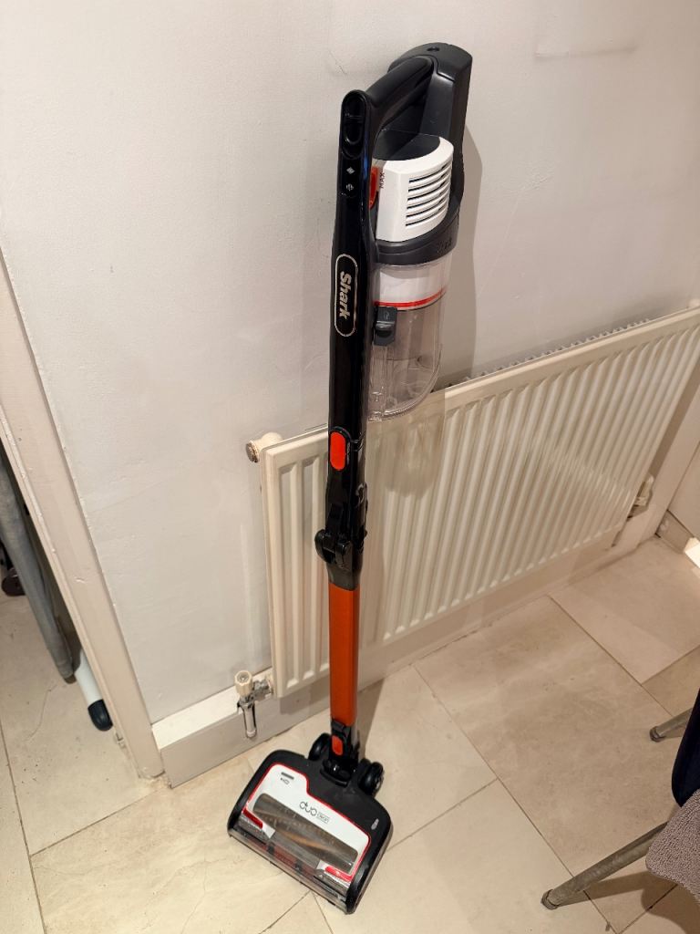 Shark Anti Hair Wrap Cordless Stick Vacuum Cleaner with Flexology [Single Battery] IZ201UKC