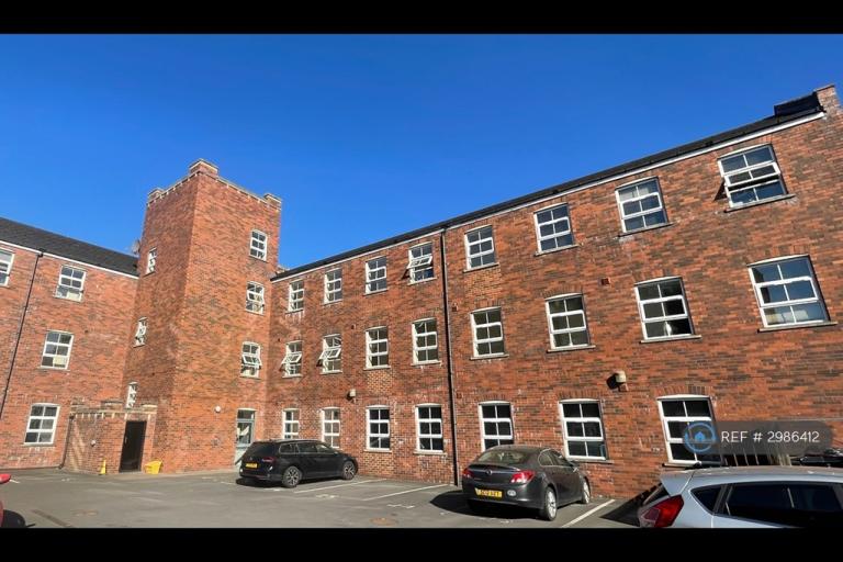 2 bedroom flat in Commercial Street, Morley, Leeds, LS27 (2 bed) (#2986412)