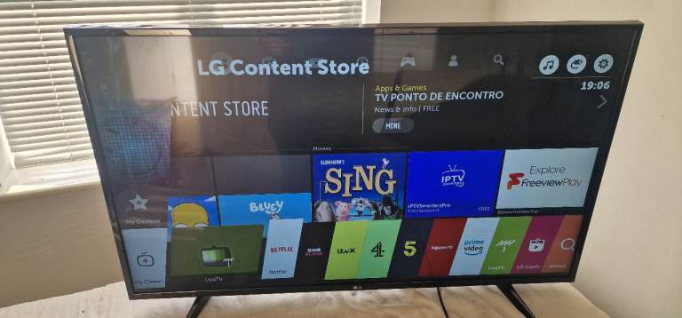 LG 49" 4k smart tv _ can deliver