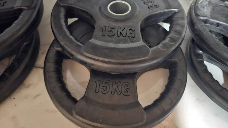 100kg Tri Grip Olympic Plates + 20kg Olympic bar with ROLLER CLIPS and dumbells with weights 