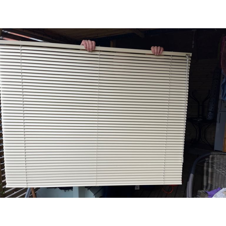 Cream metal Venetian blind