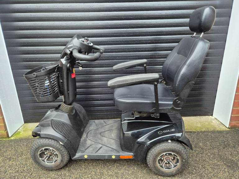8mph mobility scooter, top spec, suspension and lights