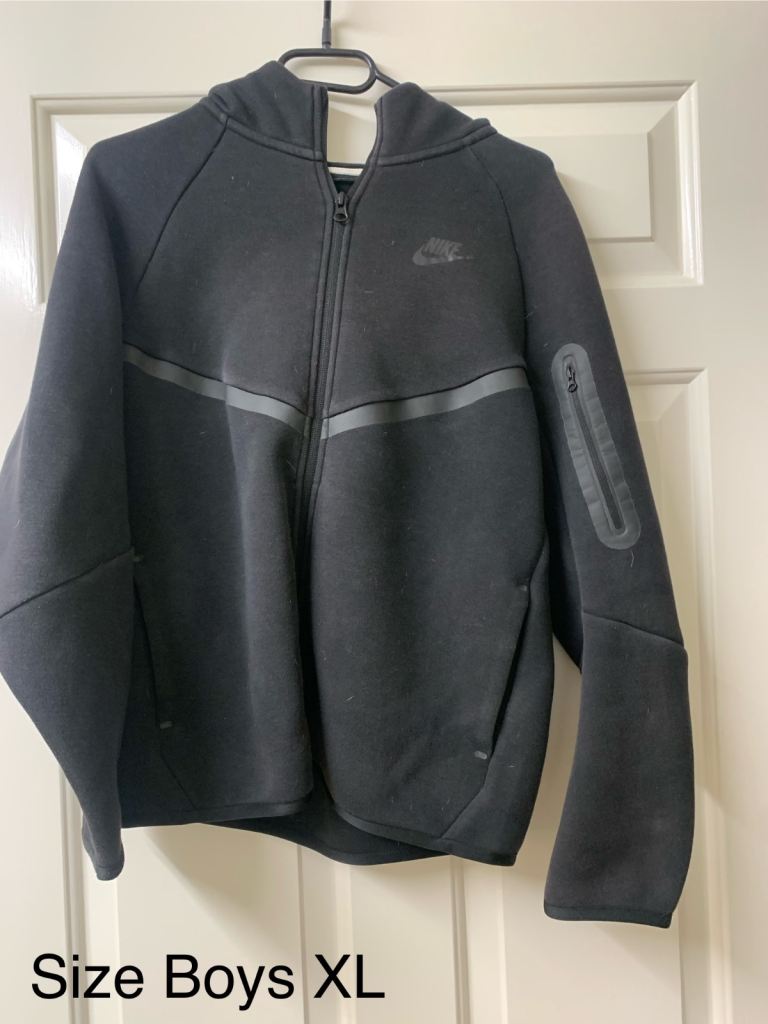 Nike Tech Fleece Hoodie – Black, Boys XL