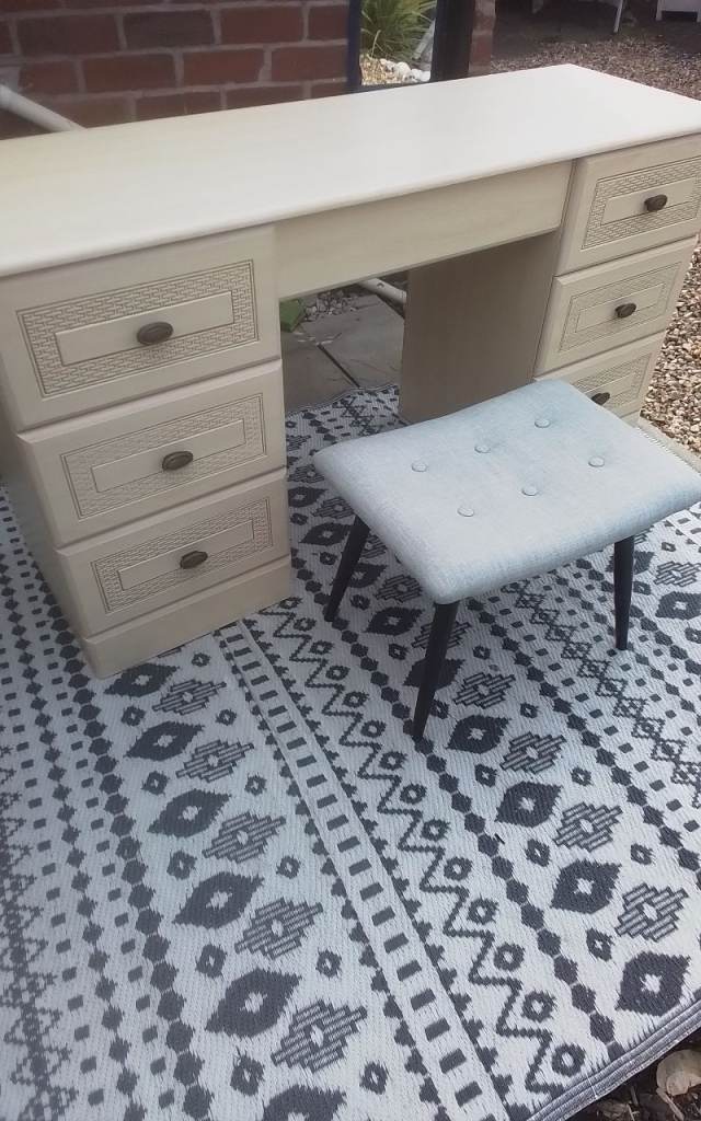 DRESSING TABLE WITH STOOL 