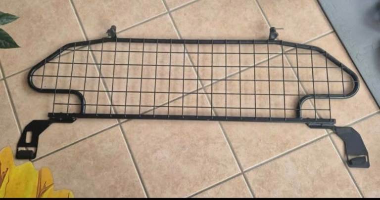 Peugeot 3008 dog guard – Black, Good Condition