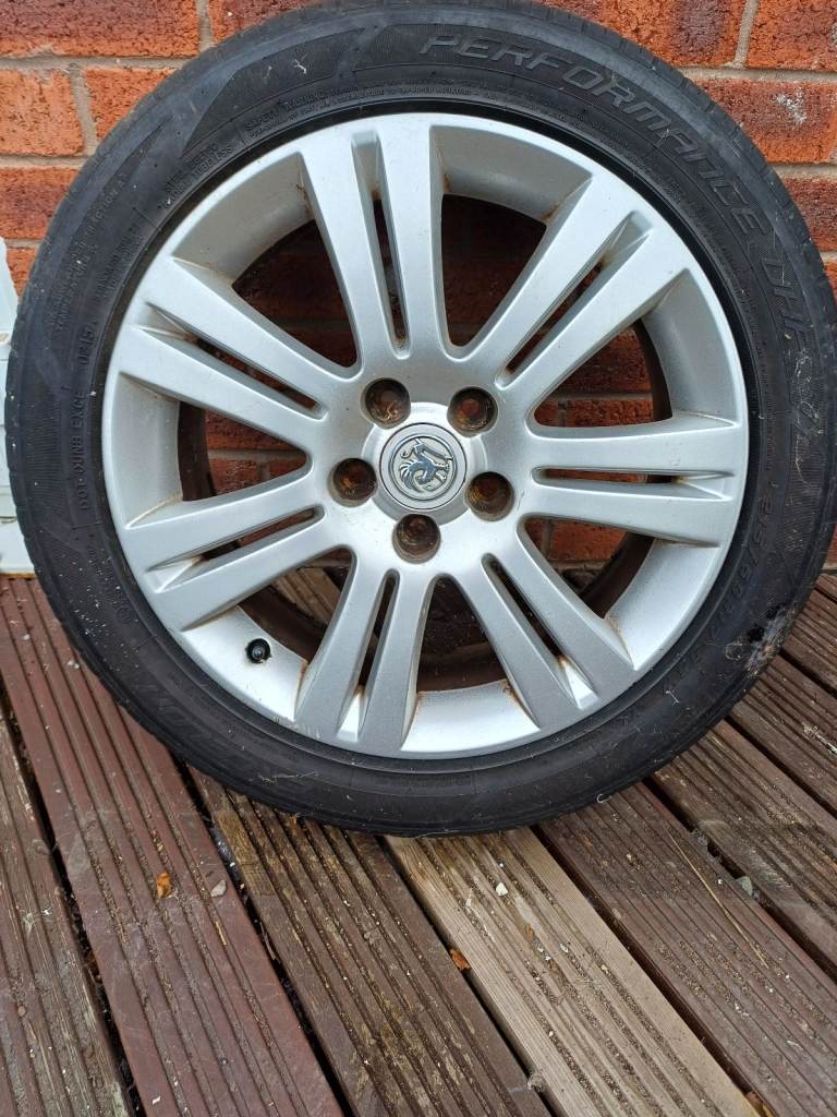 17" vauxhall alloy wheel 