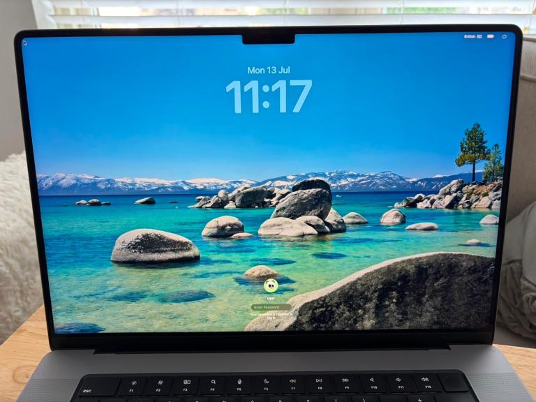 MacBook Pro 2021 16” M1 Pro 32GB RAM 512GB