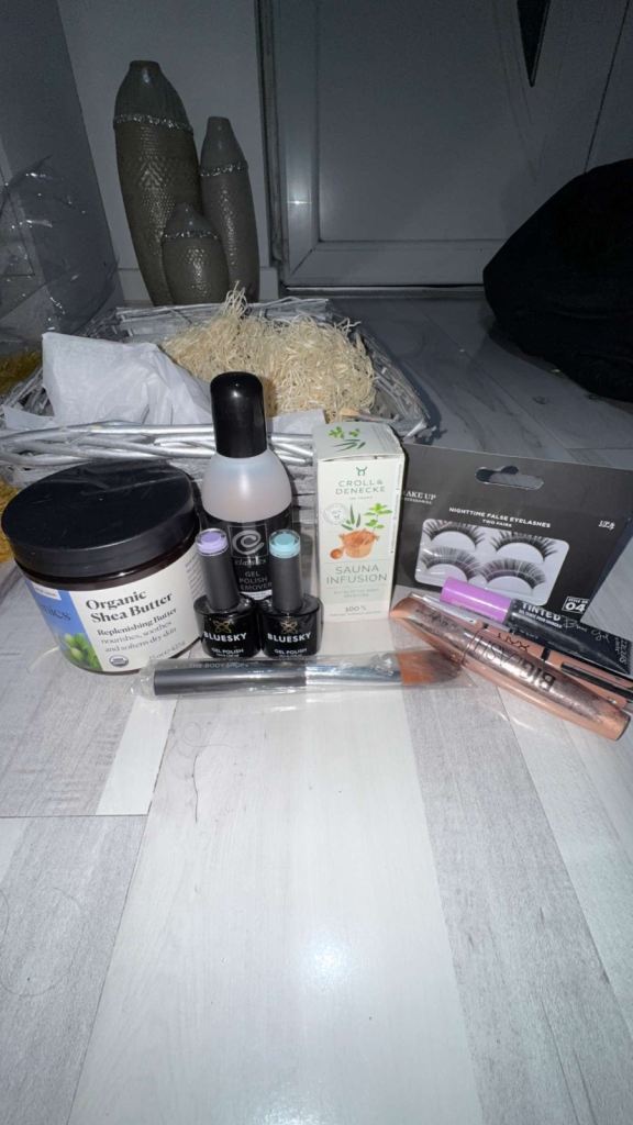 makeup + nail care set