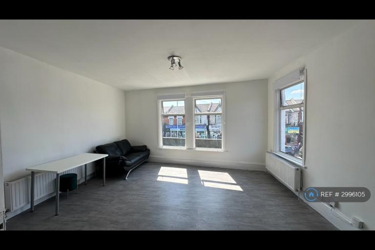 1 bedroom flat in Green Lane, Ilford, IG3 (1 bed) (#2996105)